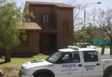 Una familia pasó 7hs cautiva en su baño tras ser asaltada Una familia pasó 7hs cautiva en su baño tras ser asaltada