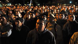 El Gobierno firmó el petitorio, pero la protesta continúa hasta el martes El Gobierno firmó el petitorio, pero la protesta continúa hasta el martes