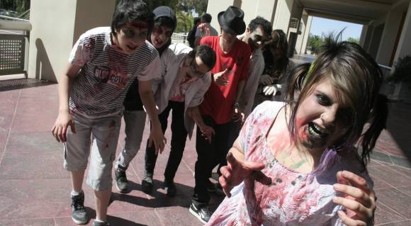 Vestidos como zombies, harán una caminata para ayudar a una escuela Vestidos como zombies, harán una caminata para ayudar a una escuela