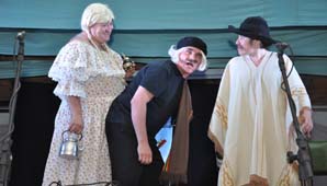 Larry de Clay deleitó con su humor a las madres rawsinas Larry de Clay deleitó con su humor a las madres rawsinas