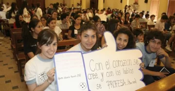 Batucada y cantos en una reunión de Acción Católica Batucada y cantos en una reunión de Acción Católica
