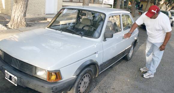 Roban el auto de un policía cuando dormía Roban el auto de un policía cuando dormía