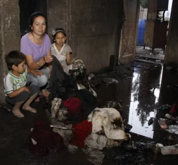 Se peleó con su ex y trató de quemarla junto a su hijo Se peleó con su ex y trató de quemarla junto a su hijo