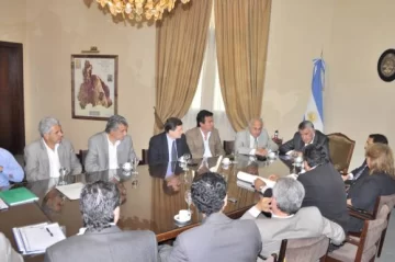 Gioja se reunió con intendentes en la previa del encuentro con De Vido Gioja se reunió con intendentes en la previa del encuentro con De Vido