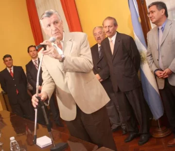 Gioja: respaldo a Balverdi y dardo al gremio médico Gioja: respaldo a Balverdi y dardo al gremio médico