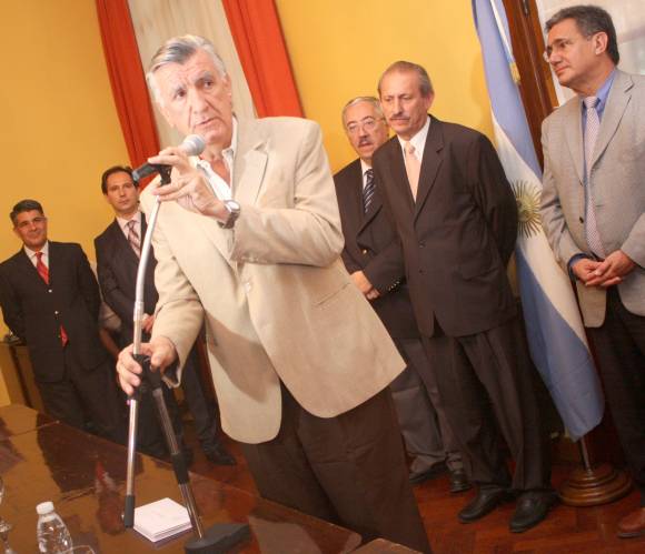 Gioja: respaldo a Balverdi y dardo al gremio médico Gioja: respaldo a Balverdi y dardo al gremio médico