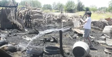 Entran a una finca y prenden fuego un corral con animales Entran a una finca y prenden fuego un corral con animales