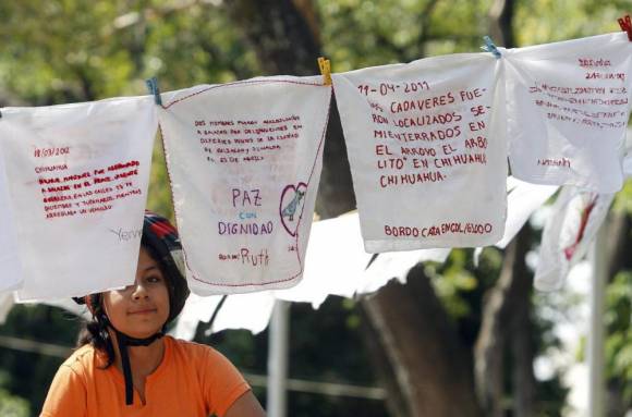 Despiden a Calderón con el color sangre Despiden a Calderón con el color sangre