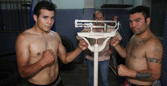 Mercado pelea ante el puntano González Mercado pelea ante el puntano González