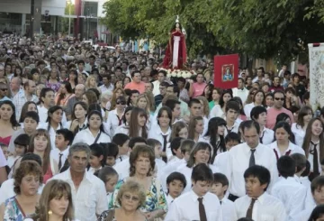 El calor puso a prueba la devoción por Santa Bárbara El calor puso a prueba la devoción por Santa Bárbara
