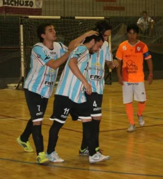 Con clima de final y mucha temperatura Con clima de final y mucha temperatura