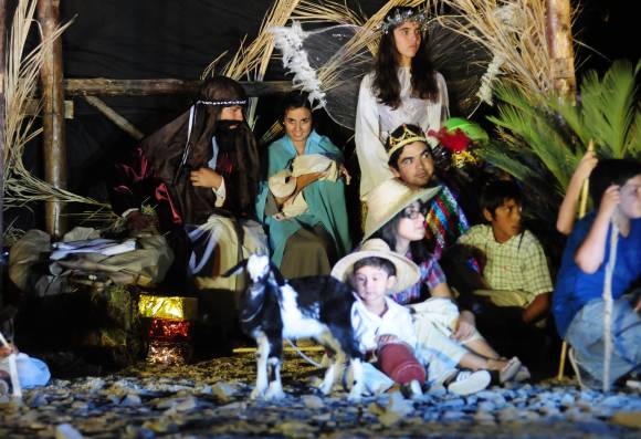 El público terminó iluminado por las velas, a los pies de las Sierras Azules El público terminó iluminado por las velas, a los pies de las Sierras Azules