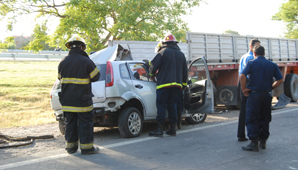 Un joven murió tras chocar con su auto contra un semirremolque Un joven murió tras chocar con su auto contra un semirremolque