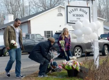 Después de la masacre, alumnos de Newtwon vuelven a clases Después de la masacre, alumnos de Newtwon vuelven a clases