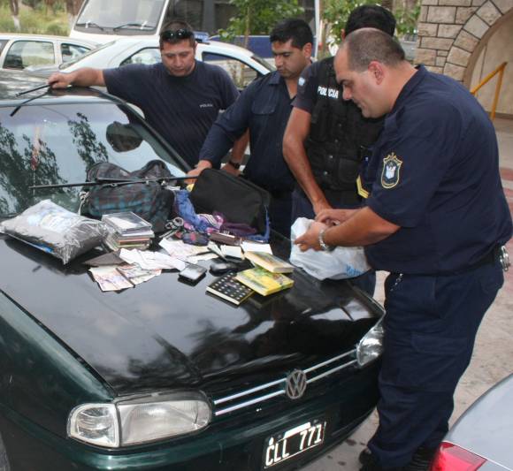Roban a turistas y con el botín se van de compras al Walmart Roban a turistas y con el botín se van de compras al Walmart