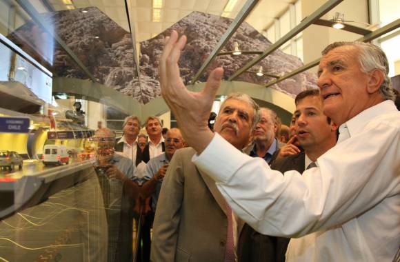 Una maqueta y la visión del futuro Una maqueta y la visión del futuro