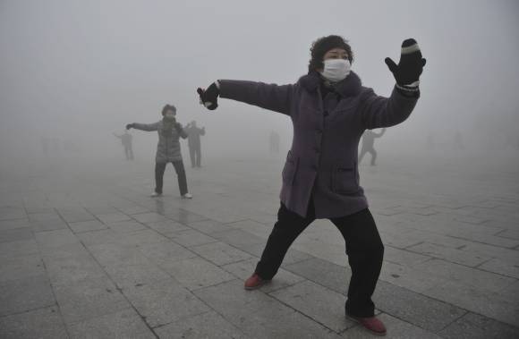 La contaminación deja casi paralizada a China La contaminación deja casi paralizada a China