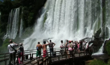 Paseos bajo la Luna llena en las Cataratas Paseos bajo la Luna llena en las Cataratas
