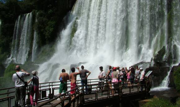 Paseos bajo la Luna llena en las Cataratas Paseos bajo la Luna llena en las Cataratas