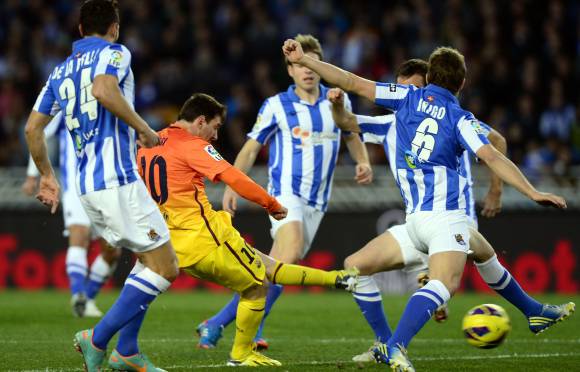 Pese a la caída, Messi convirtió para otro récord Pese a la caída, Messi convirtió para otro récord