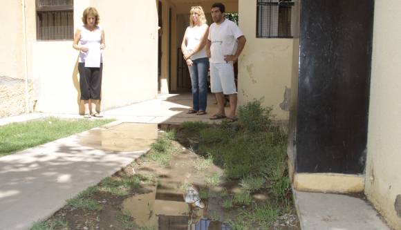 Por las aguas servidas, no hay niños en un monoblock Por las aguas servidas, no hay niños en un monoblock