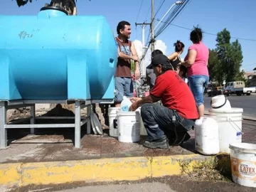 Después de tres días, volvió el agua potable a Santiago de Chile Después de tres días, volvió el agua potable a Santiago de Chile