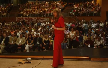 Cita de Alicia Kirchner: con pocos intendentes Cita de Alicia Kirchner: con pocos intendentes