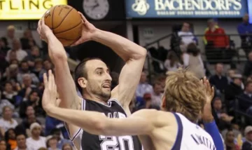 Ginóbili festejó ante Scola en el duelo de argentinos Ginóbili festejó ante Scola en el duelo de argentinos