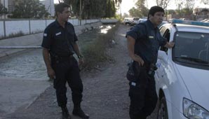 Hallaron muerto al niño que desapareció cuando se bañaba en el canal Benavídez Hallaron muerto al niño que desapareció cuando se bañaba en el canal Benavídez