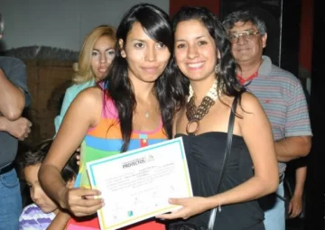 Entrega de certificados en 25 de Mayo Entrega de certificados en 25 de Mayo