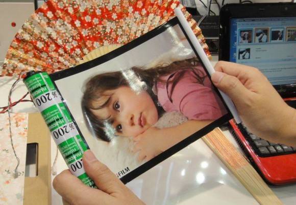 Fujifilm presentó unos parlantes enrollables Fujifilm presentó unos parlantes enrollables