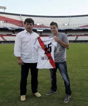 Iturbe firmó y espera tener su bautismo Iturbe firmó y espera tener su bautismo