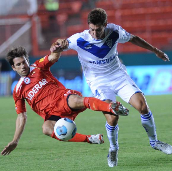 Vélez estrenó la corona con una victoria Vélez estrenó la corona con una victoria