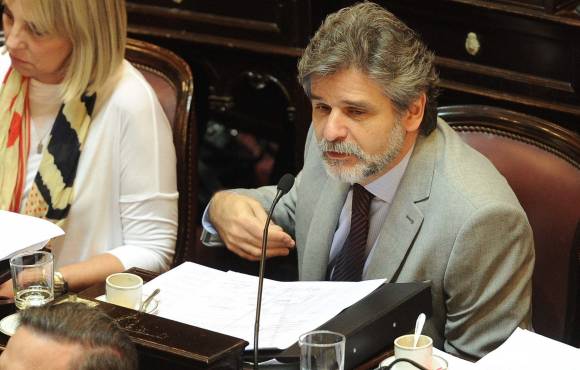 Cuestionamiento por las Malvinas Cuestionamiento por las Malvinas