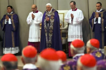 En su reaparición, el Papa fue ovacionado por los fieles En su reaparición, el Papa fue ovacionado por los fieles