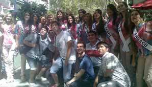 FNS: entre miradas y piropos, las candidatas recorrieron las calles céntricas FNS: entre miradas y piropos, las candidatas recorrieron las calles céntricas