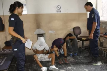 Cae una banda que robaba carteras en paradas de micros Cae una banda que robaba carteras en paradas de micros