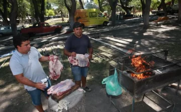 Movimiento, gritos y asado Movimiento, gritos y asado
