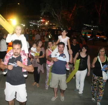 Turistas, los primeros en entrar Turistas, los primeros en entrar