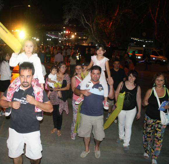 Turistas, los primeros en entrar Turistas, los primeros en entrar