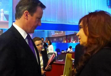 Malvinas, entre remeras y estampillas del referéndum Malvinas, entre remeras y estampillas del referéndum