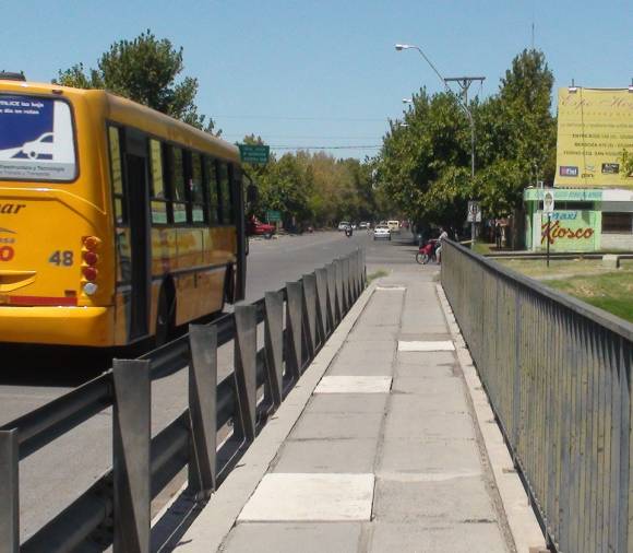 Reparan puentes y en 15 días vuelven a romperlos Reparan puentes y en 15 días vuelven a romperlos