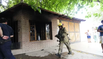 Incendio en Capital: los dueños de la casa están de vacaciones Incendio en Capital: los dueños de la casa están de vacaciones