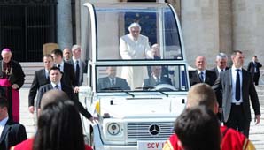 Subastarán el papamóvil Subastarán el papamóvil