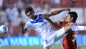 Vélez arrancó con un triunfo su defensa del título Vélez arrancó con un triunfo su defensa del título