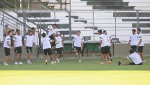 Ante Colón, Perrone repetirá el equipo que empató en el debut Ante Colón, Perrone repetirá el equipo que empató en el debut