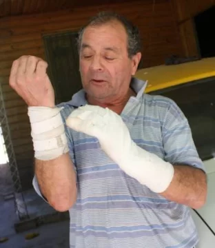 Fingieron ser alumnos para acuchillar y robar a taxista Fingieron ser alumnos para acuchillar y robar a taxista