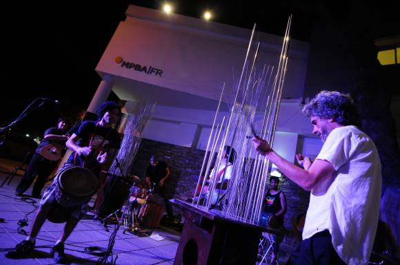 Las huellas del león Las huellas del león