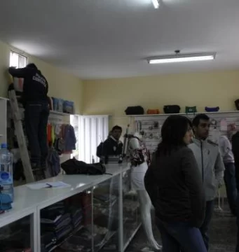 A un mes de abrir, les roban y quedan al borde de quebrar A un mes de abrir, les roban y quedan al borde de quebrar