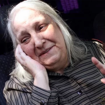 “Gracias a Dios sigue siendo él” “Gracias a Dios sigue siendo él”